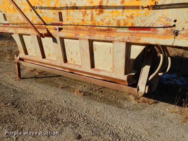 image for item GB9582 1976 Load bottom dump trailer