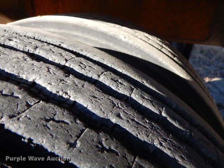 image for item GB9582 1976 Load bottom dump trailer