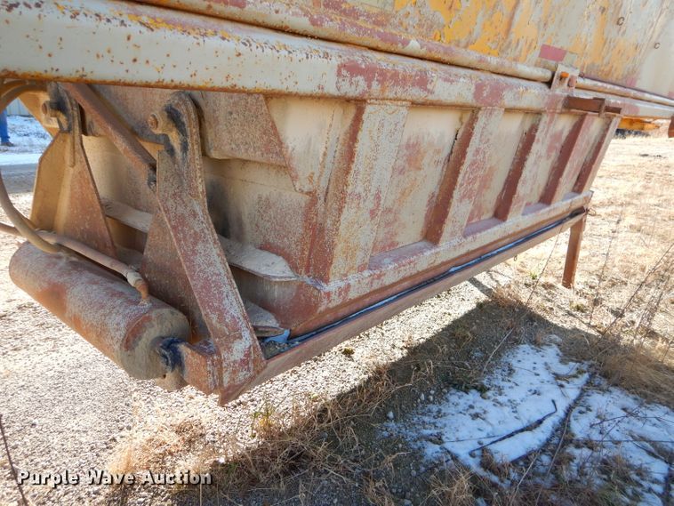 image for item GB9582 1976 Load bottom dump trailer