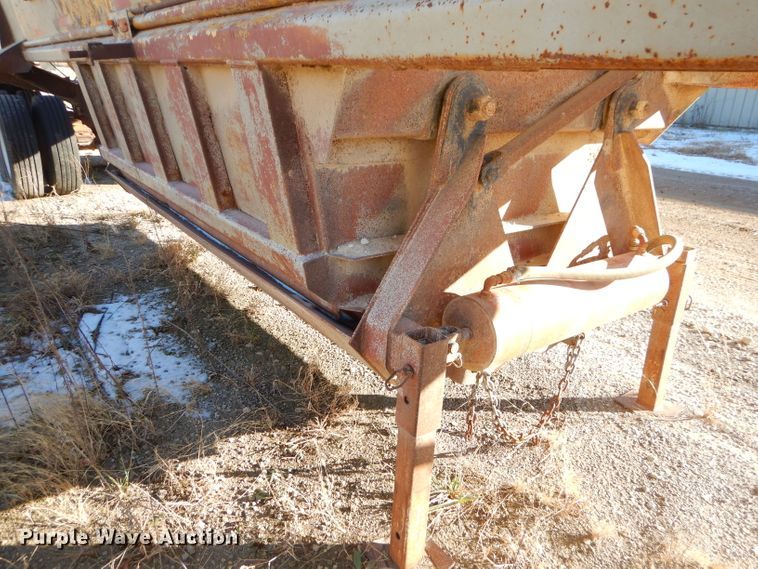 image for item GB9582 1976 Load bottom dump trailer