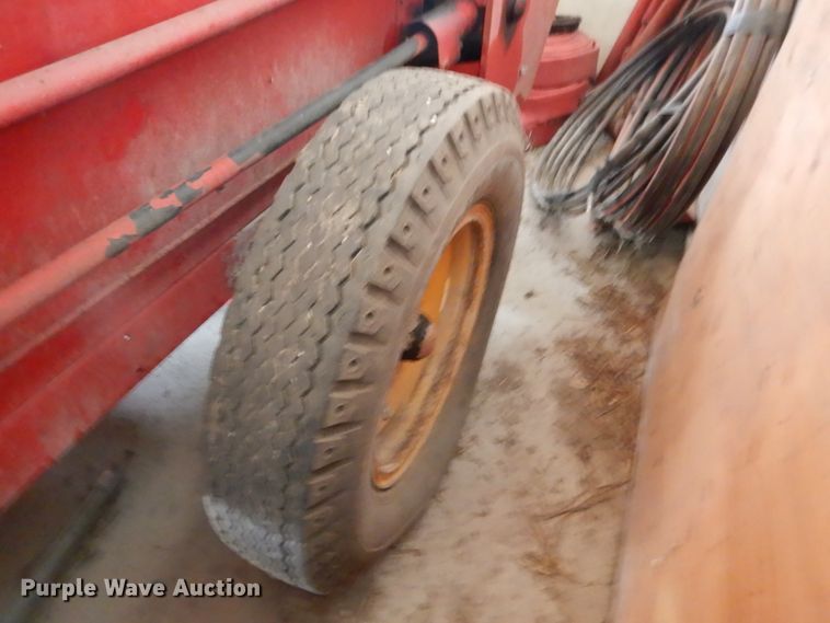 image for item GC9471 Massey-Ferguson 110 manure spreader