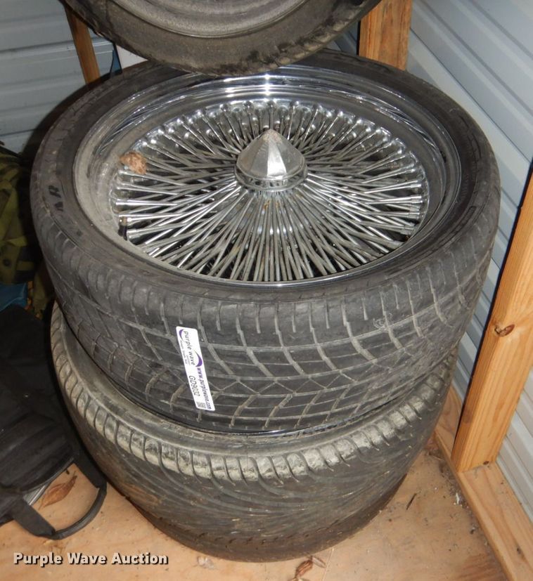 image for item GD9032 (4) 255/35ZR20 tires and wheels