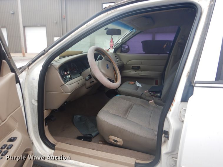 image for item GD9054 2004 Ford Crown Victoria Police Interceptor