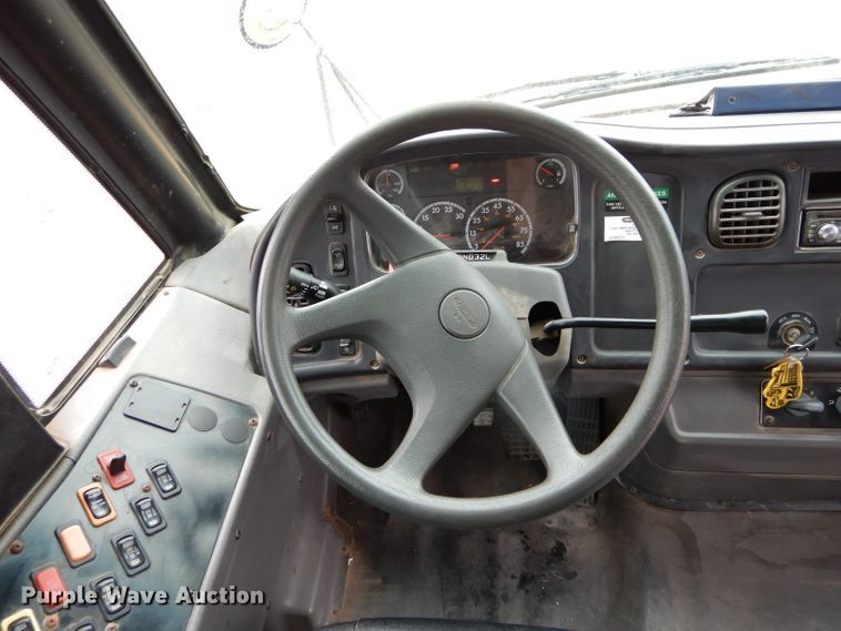 image for item GE9121 2007 Freightliner B2 Thomas school bus