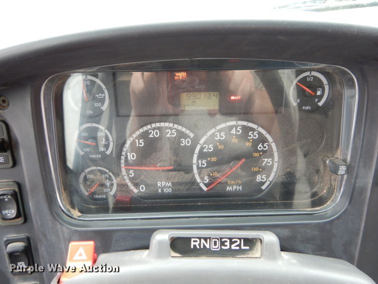 image for item GE9121 2007 Freightliner B2 Thomas school bus