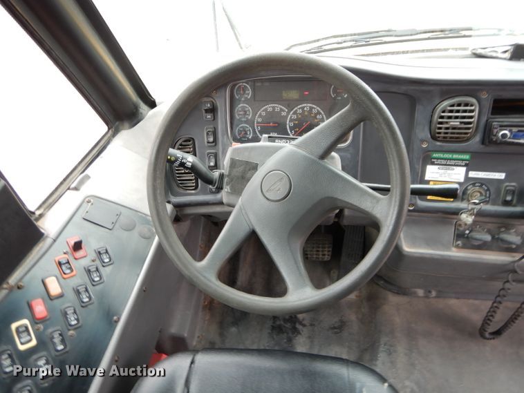 image for item GE9122 2007 Freightliner B2 Thomas school bus