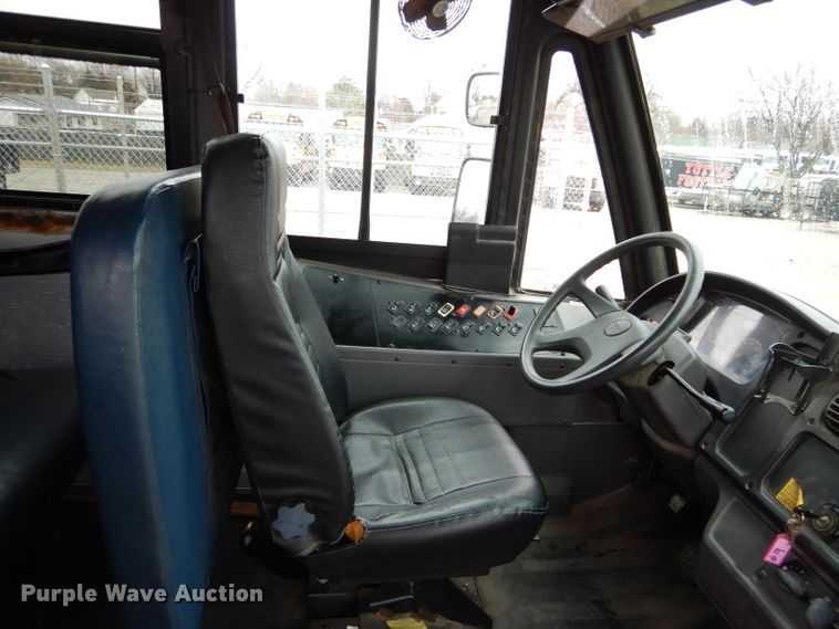 image for item GE9125 2007 Freightliner Thomas school bus