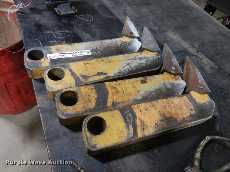 image for item GE9153 (4) ripper shanks