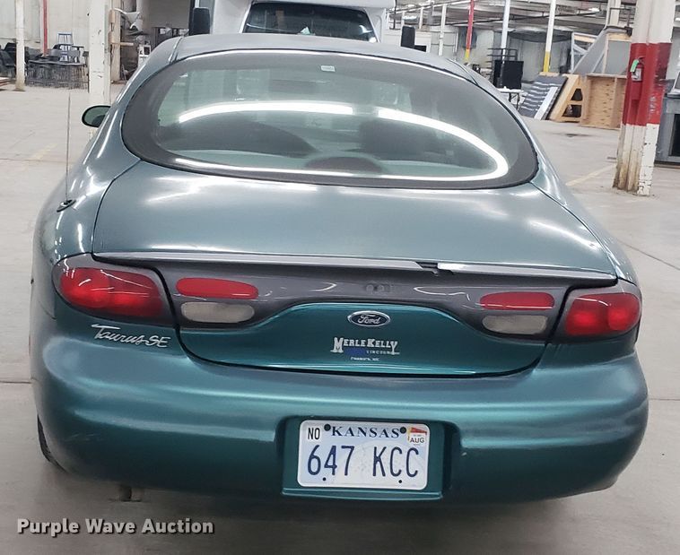 image for item GG9569 1998 Ford Taurus SE