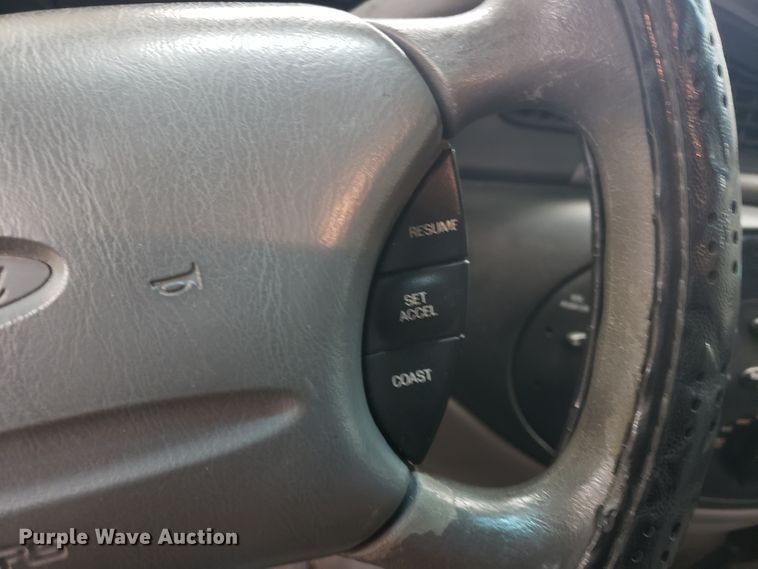 image for item GG9569 1998 Ford Taurus SE