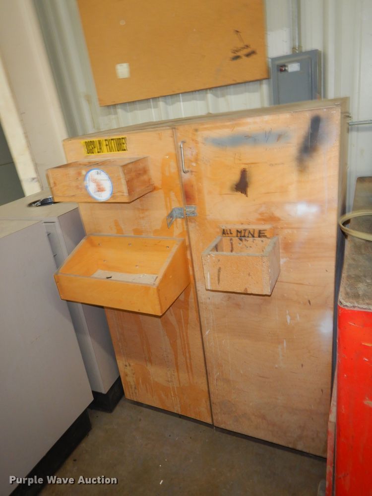 image for item GG9573 Storage units