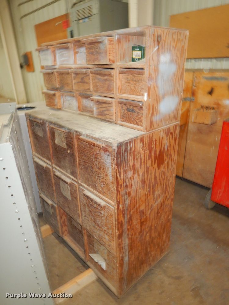 image for item GG9573 Storage units