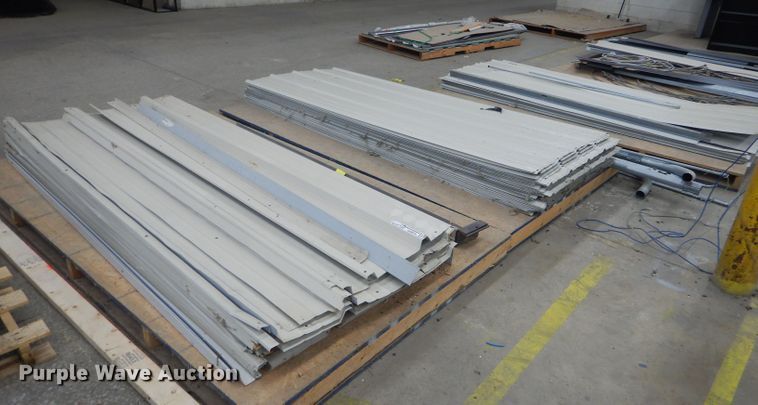 image for item GG9574 Approx. 102 pieces of sheet metal