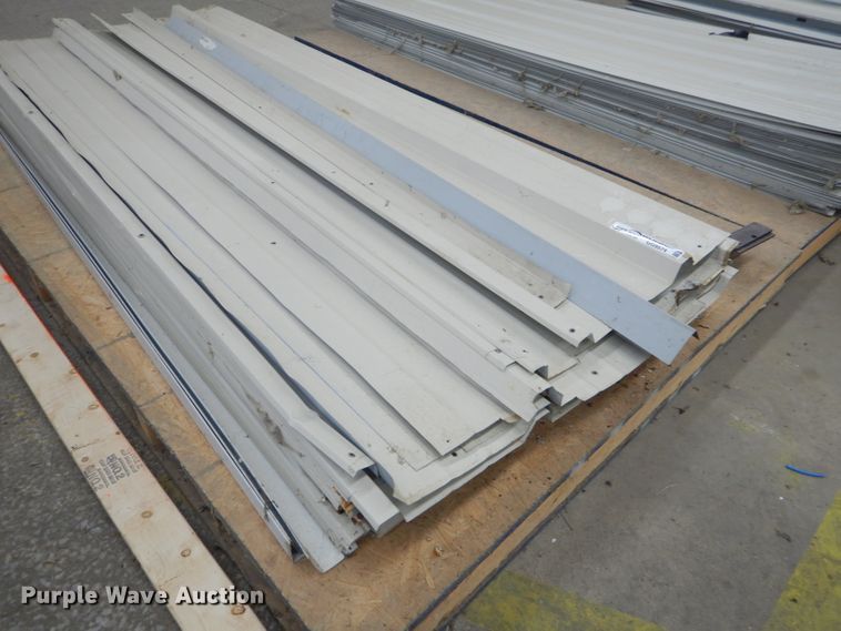 image for item GG9574 Approx. 102 pieces of sheet metal