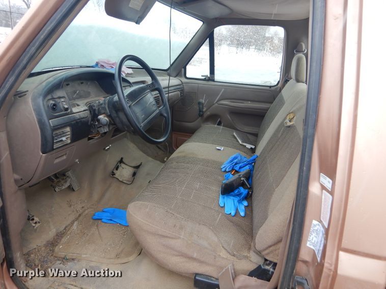 image for item GG9615 1994 Ford F150 pickup truck