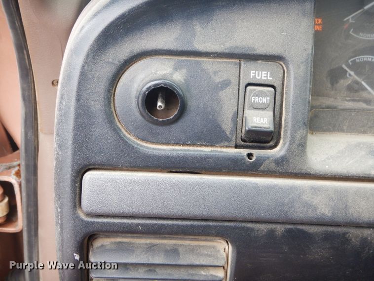 image for item GG9615 1994 Ford F150 pickup truck