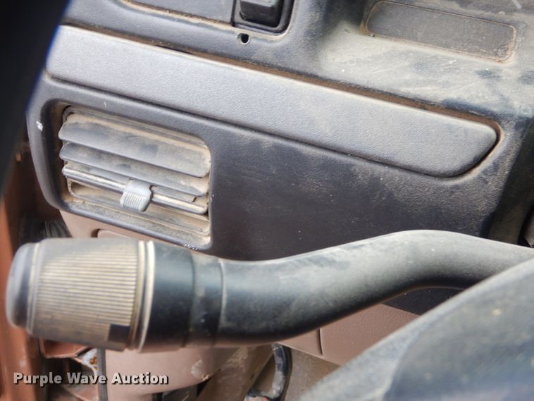 image for item GG9615 1994 Ford F150 pickup truck