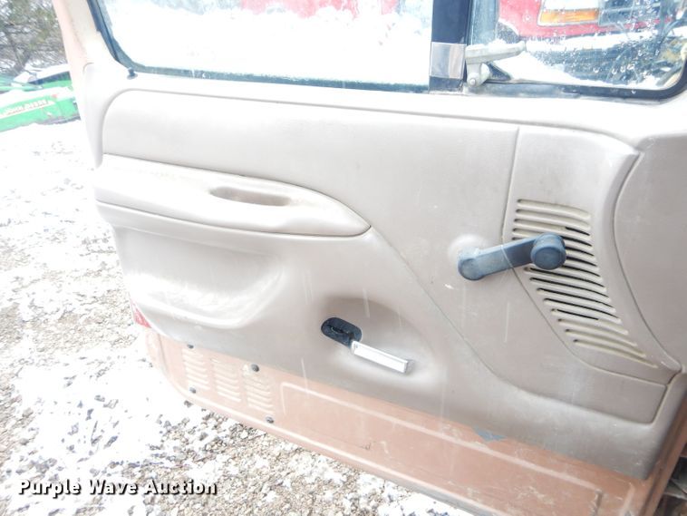 image for item GG9615 1994 Ford F150 pickup truck