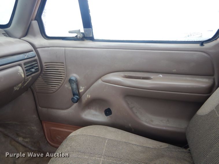 image for item GG9615 1994 Ford F150 pickup truck