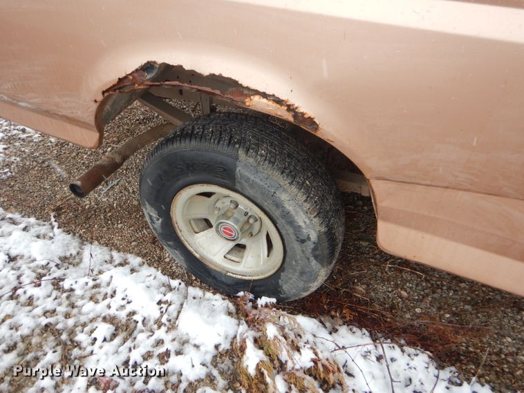 image for item GG9615 1994 Ford F150 pickup truck