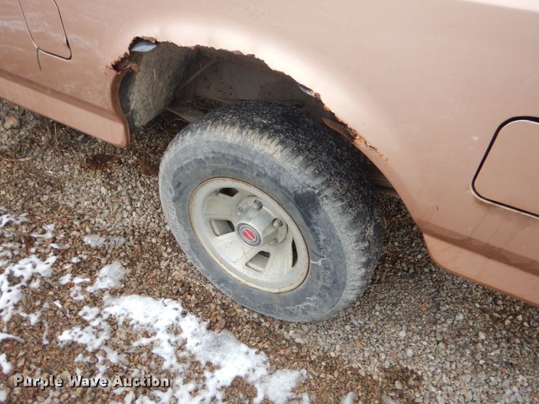 image for item GG9615 1994 Ford F150 pickup truck