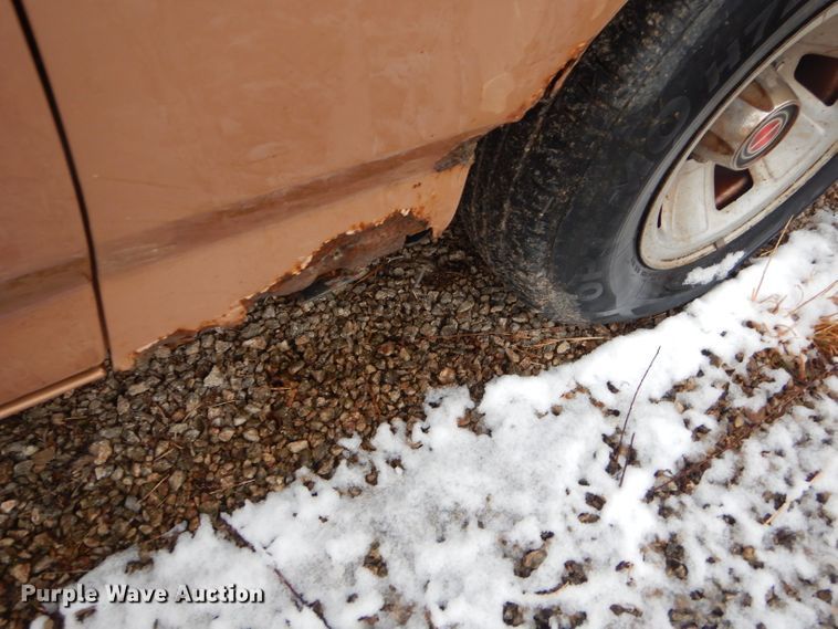 image for item GG9615 1994 Ford F150 pickup truck