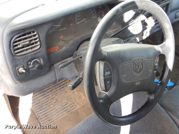 image for item GX9811 1998 Dodge Dakota SLT pickup truck