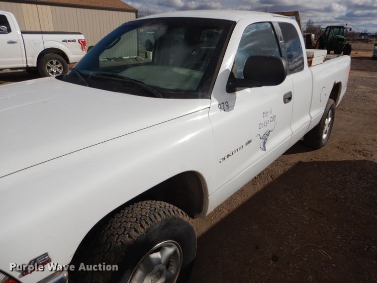 image for item GX9811 1998 Dodge Dakota SLT pickup truck