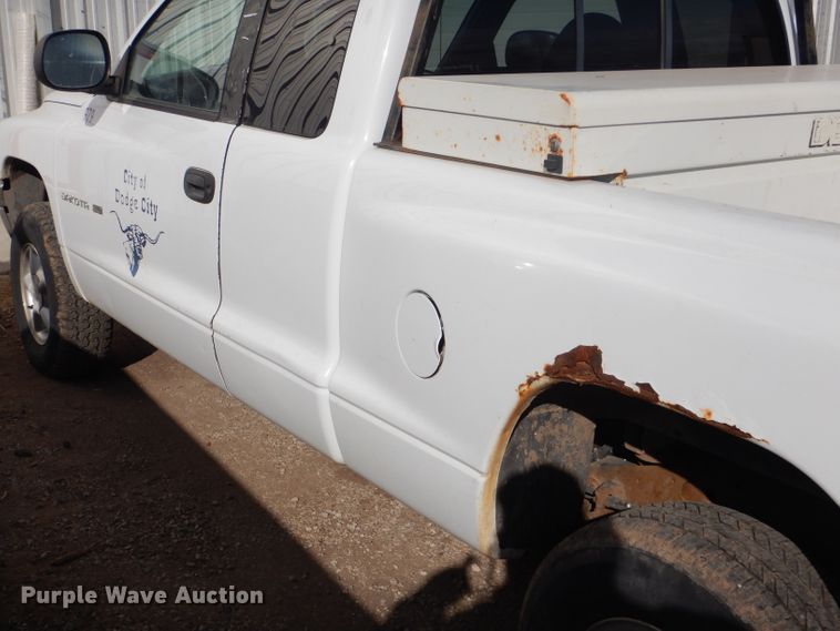 image for item GX9811 1998 Dodge Dakota SLT pickup truck