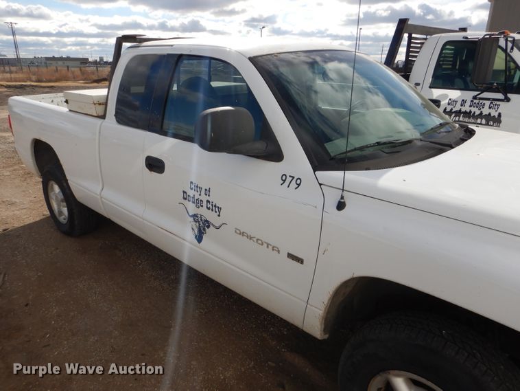 image for item GX9811 1998 Dodge Dakota SLT pickup truck