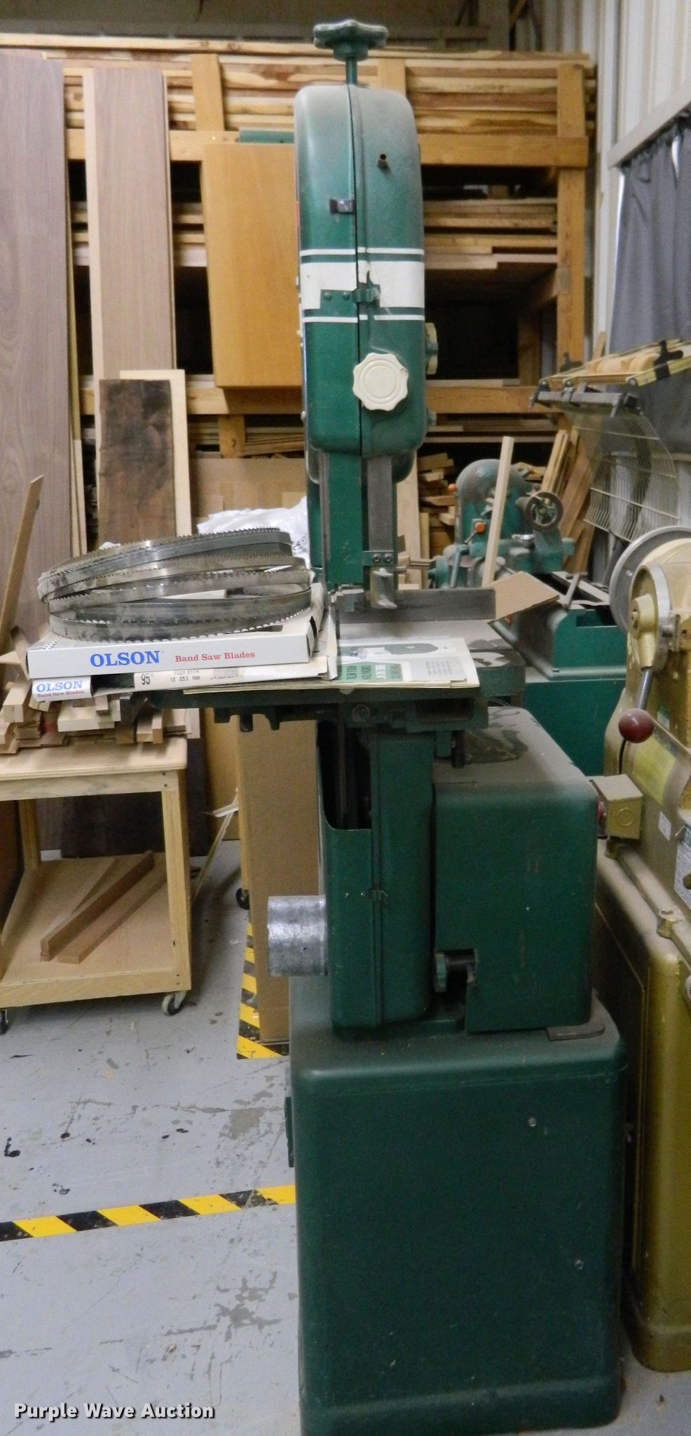 Powermatic 143 bandsaw in Mankato, KS | Item EH9432 sold | Purple Wave