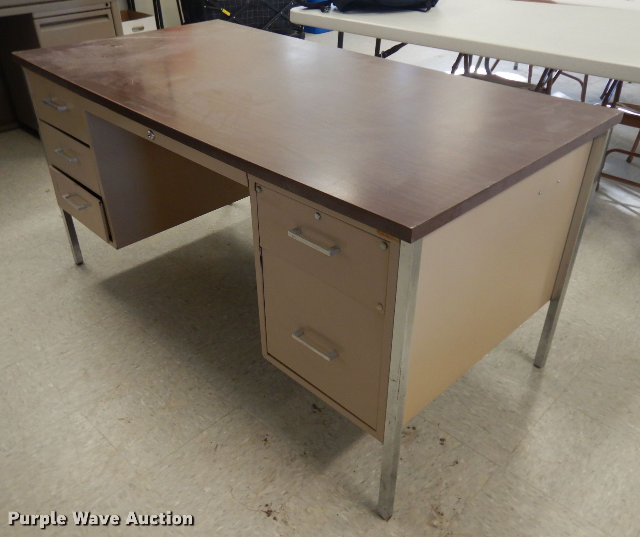 (3) desks in Lincoln, NE Item ER9880 sold Purple Wave