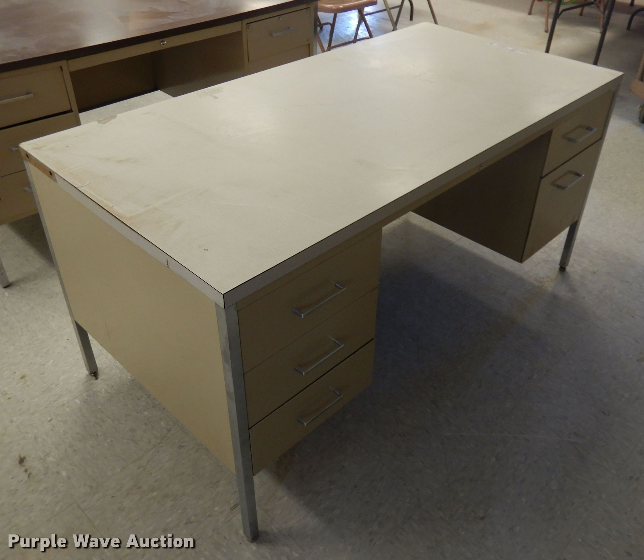 (3) desks in Lincoln, NE Item ER9880 sold Purple Wave