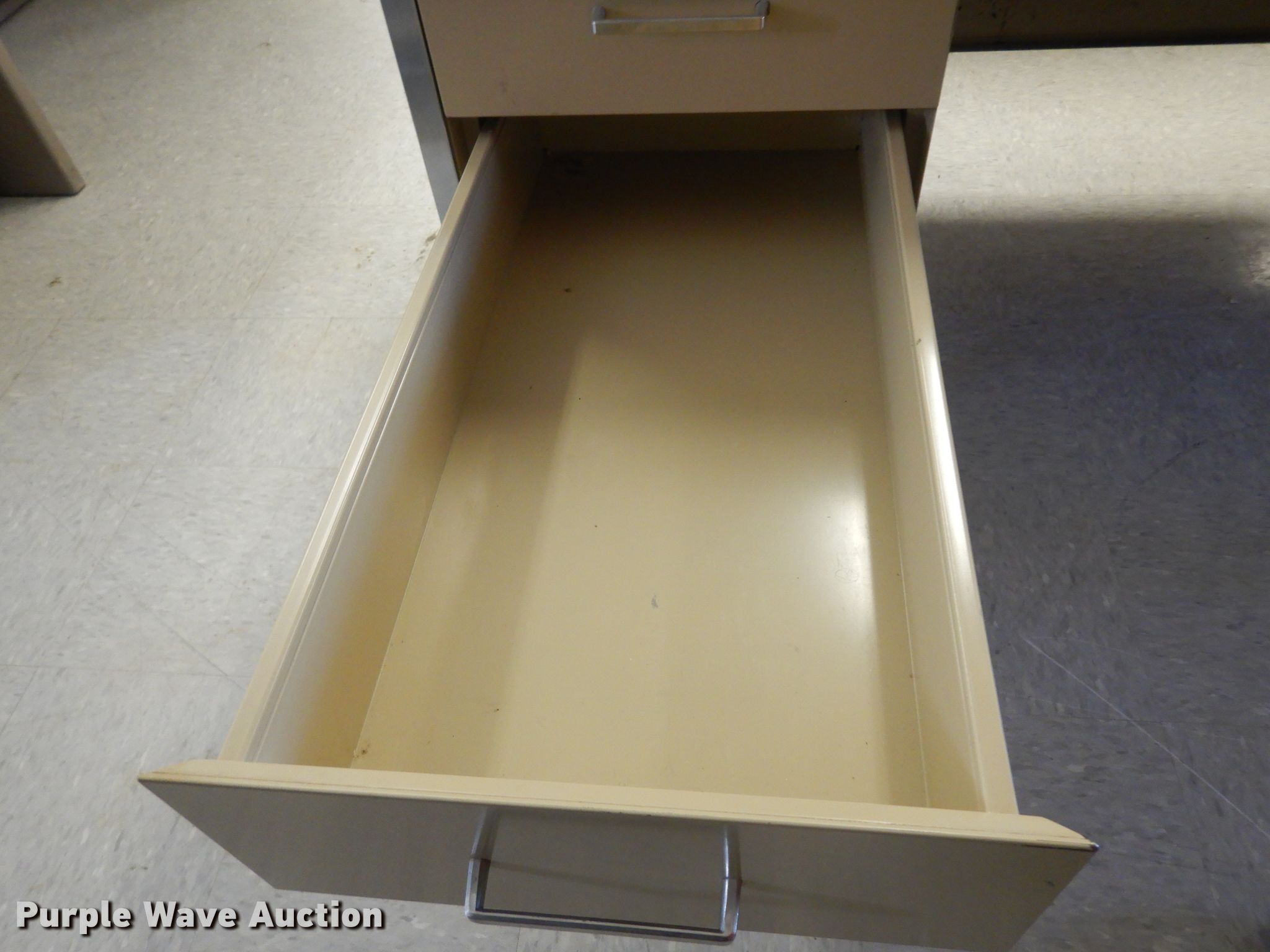 (3) desks in Lincoln, NE Item ER9880 sold Purple Wave