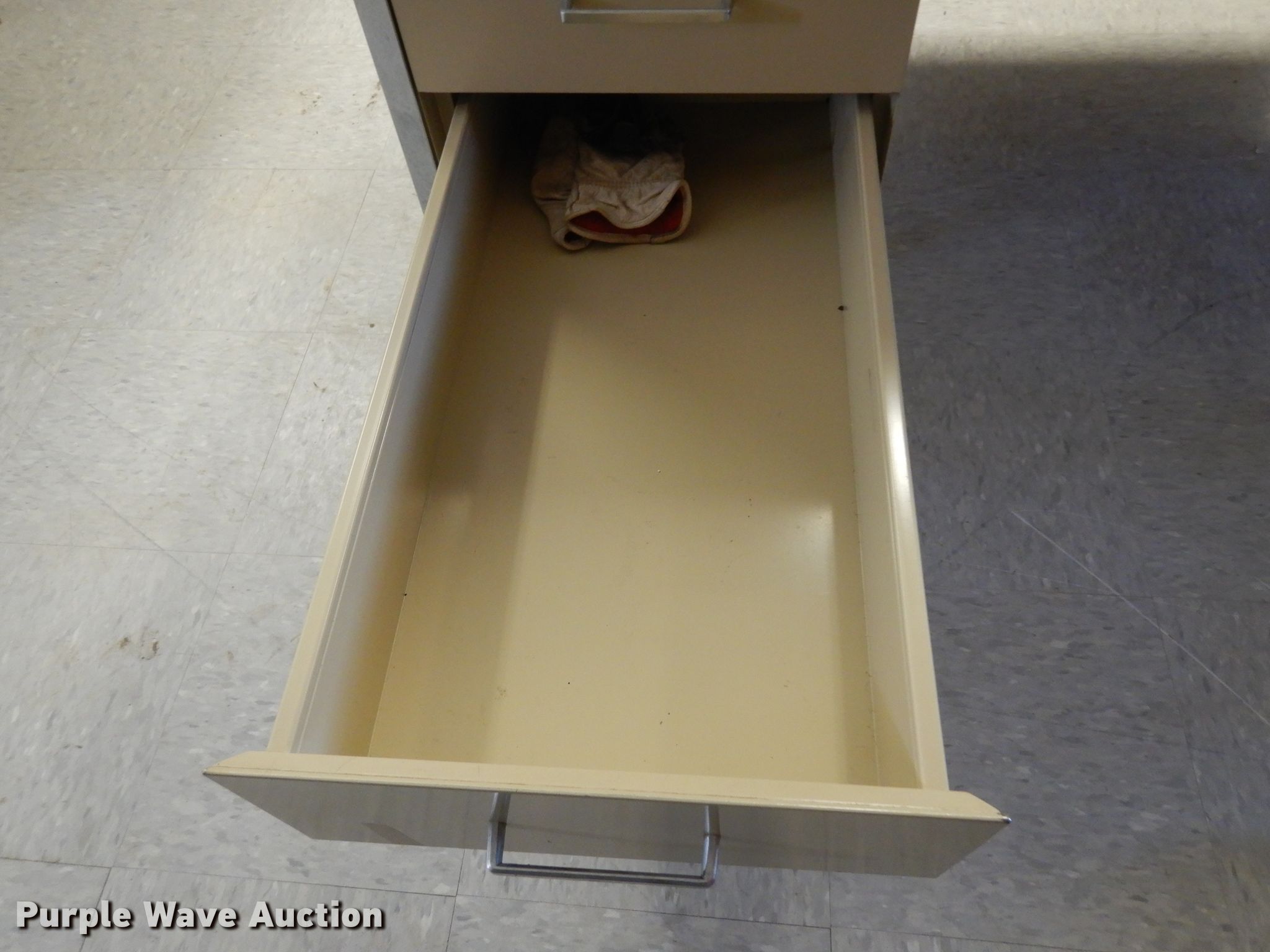 (3) desks in Lincoln, NE Item ER9880 sold Purple Wave