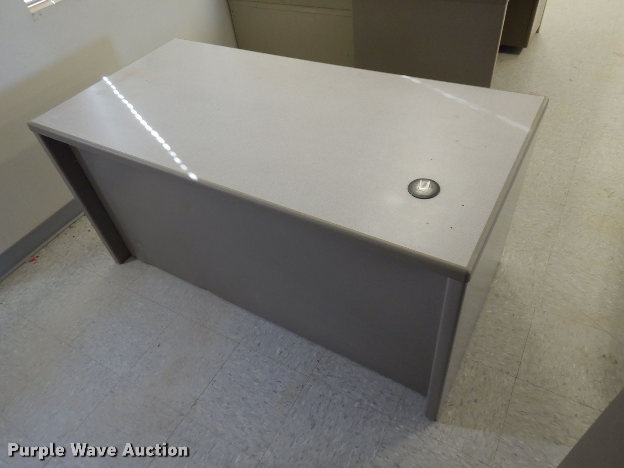 (3) desks in Lincoln, NE Item ER9880 sold Purple Wave