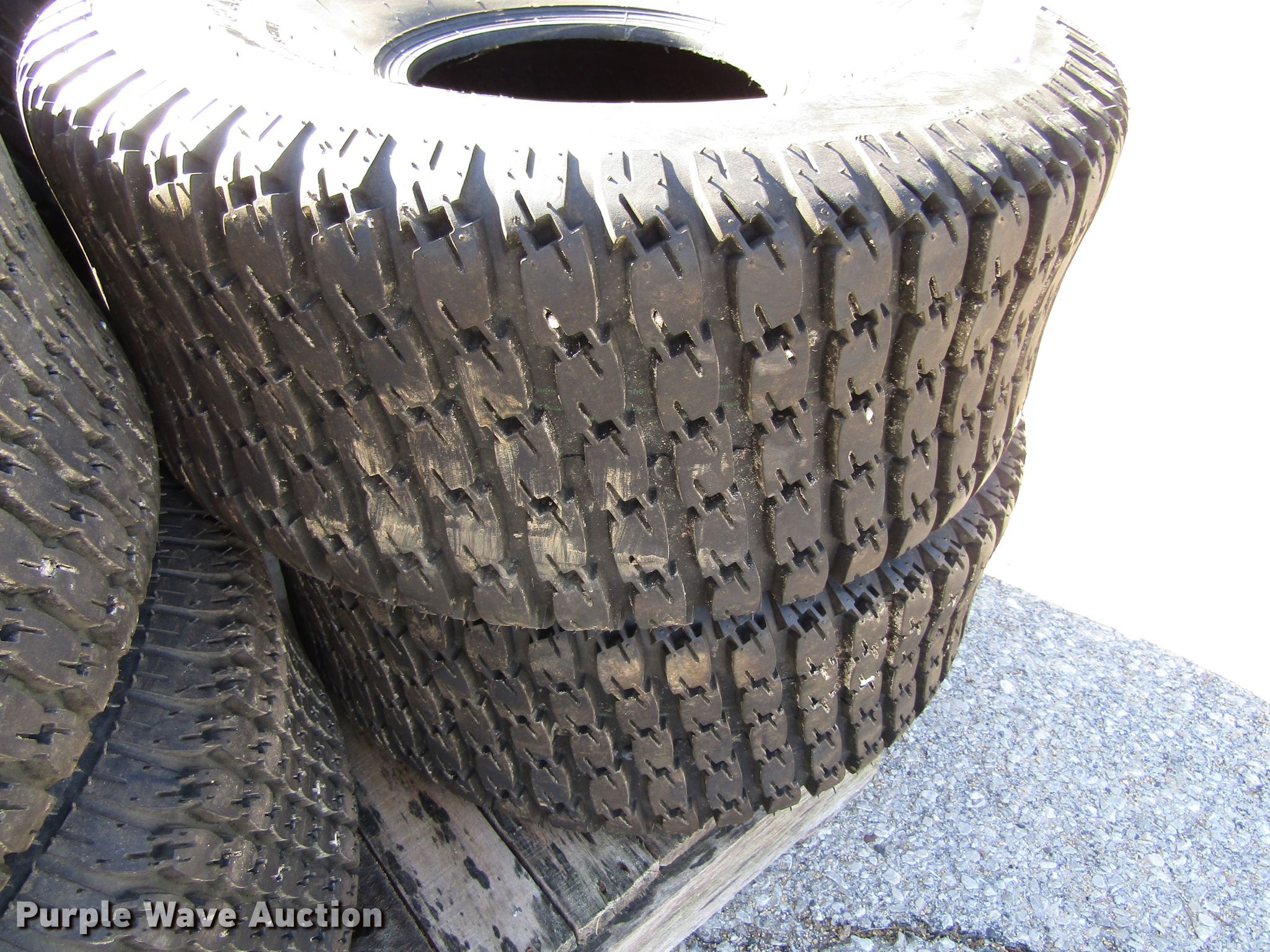 (6) tires in Davenport, IA Item FD9354 sold Purple Wave