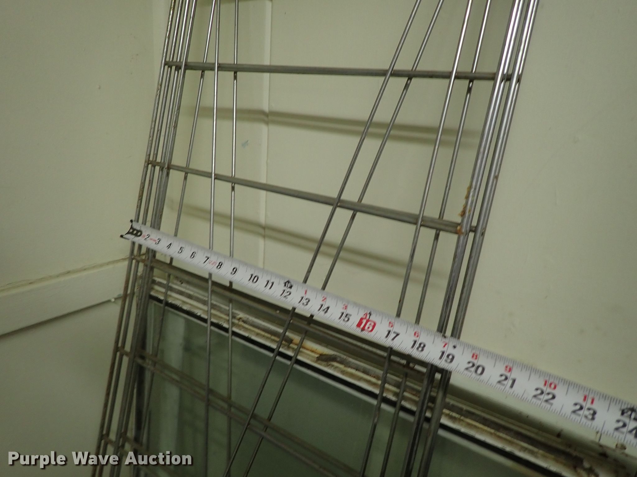 Wire racks in Hutchinson, KS | Item FF9373 sold | Purple Wave