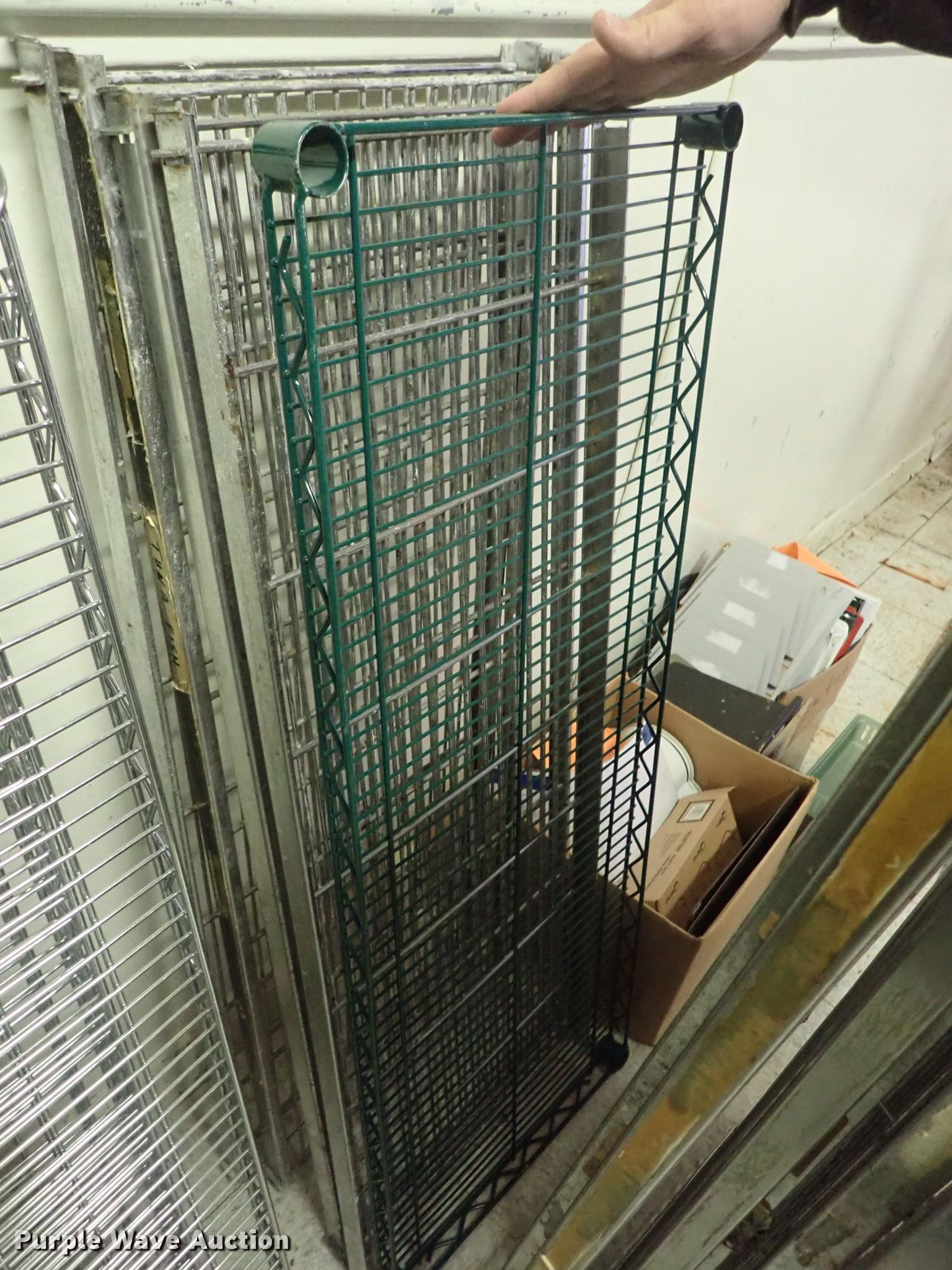 Wire racks in Hutchinson, KS | Item FF9373 sold | Purple Wave