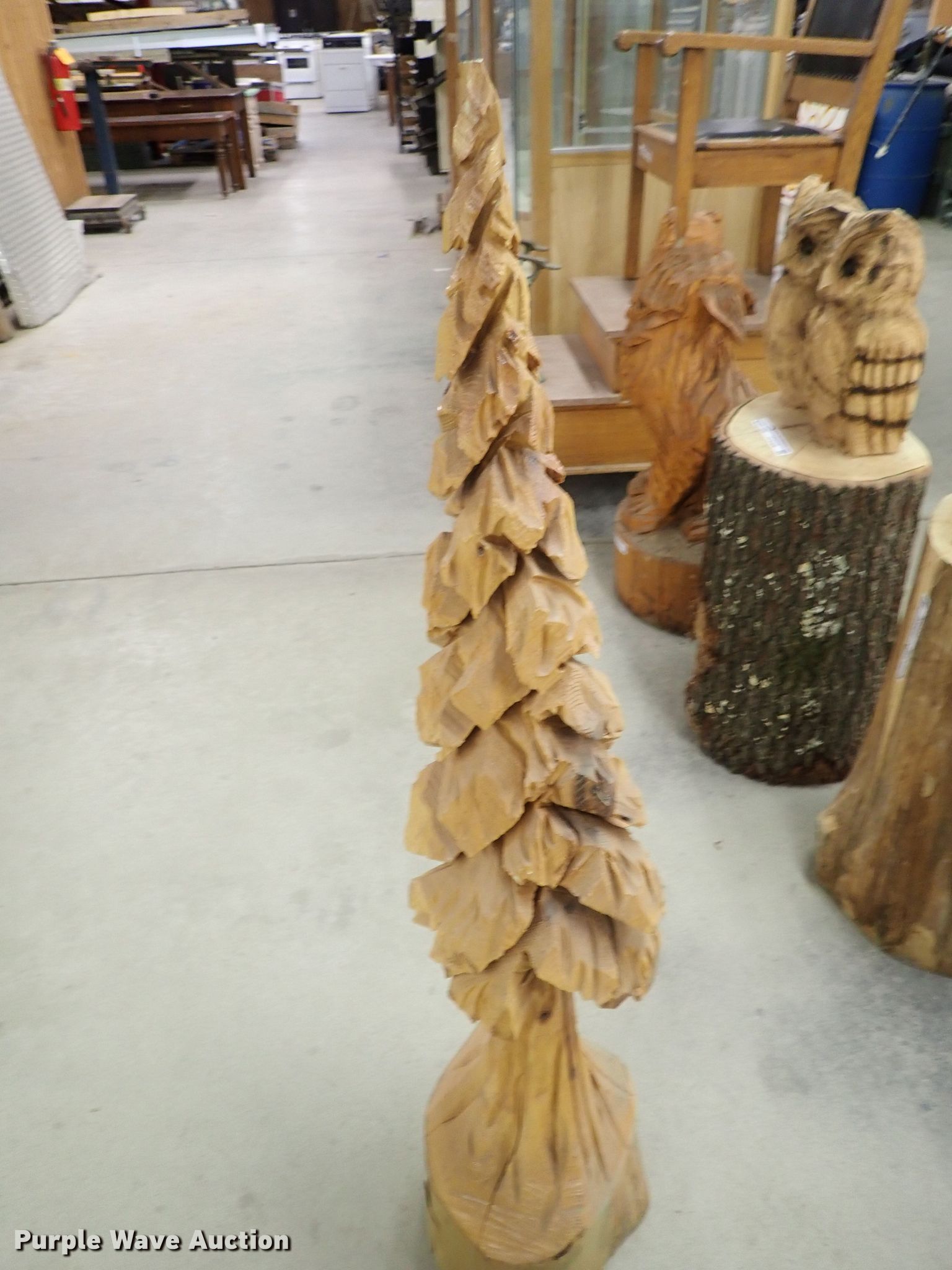 Tree wood carving in Hutchinson, KS Item FF9407 sold Purple Wave