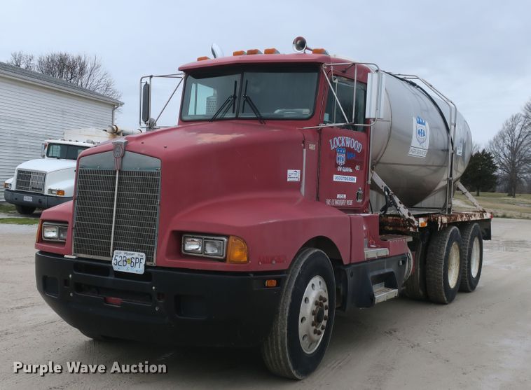 image for item DB10025 1986 Kenworth T600 tank truck