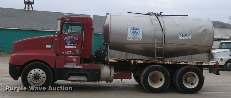 image for item DB10025 1986 Kenworth T600 tank truck