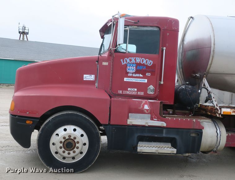 image for item DB10025 1986 Kenworth T600 tank truck