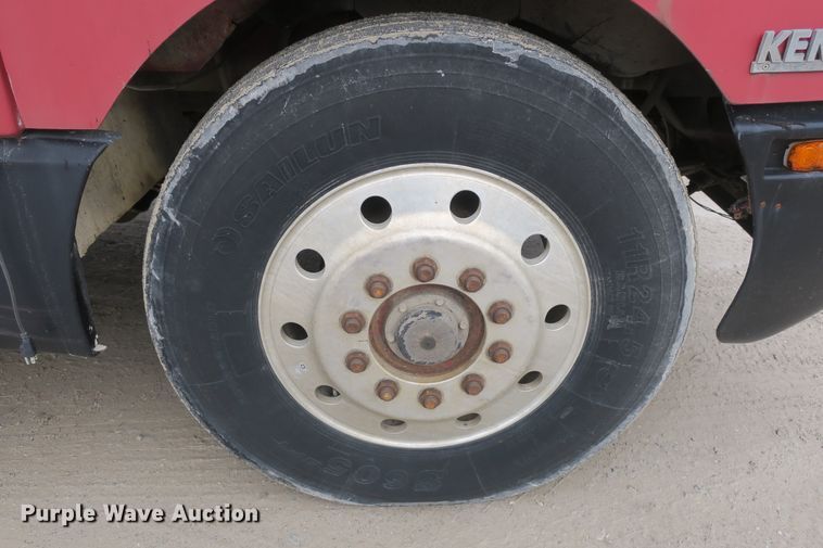 image for item DB10025 1986 Kenworth T600 tank truck