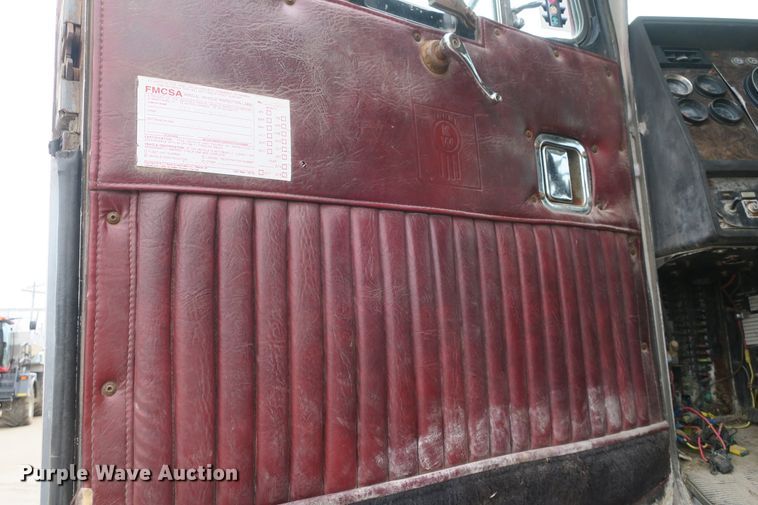 image for item DB10025 1986 Kenworth T600 tank truck