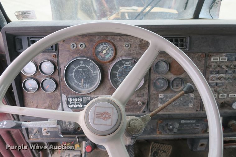 image for item DB10025 1986 Kenworth T600 tank truck