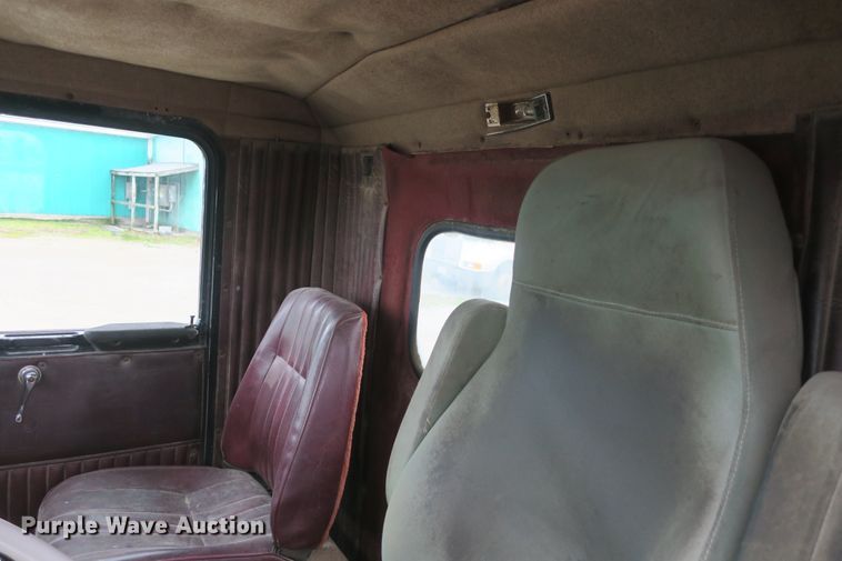 image for item DB10025 1986 Kenworth T600 tank truck