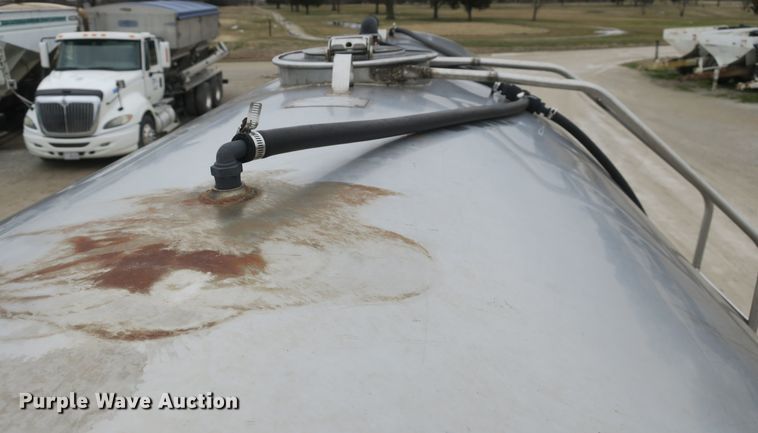 image for item DB10025 1986 Kenworth T600 tank truck