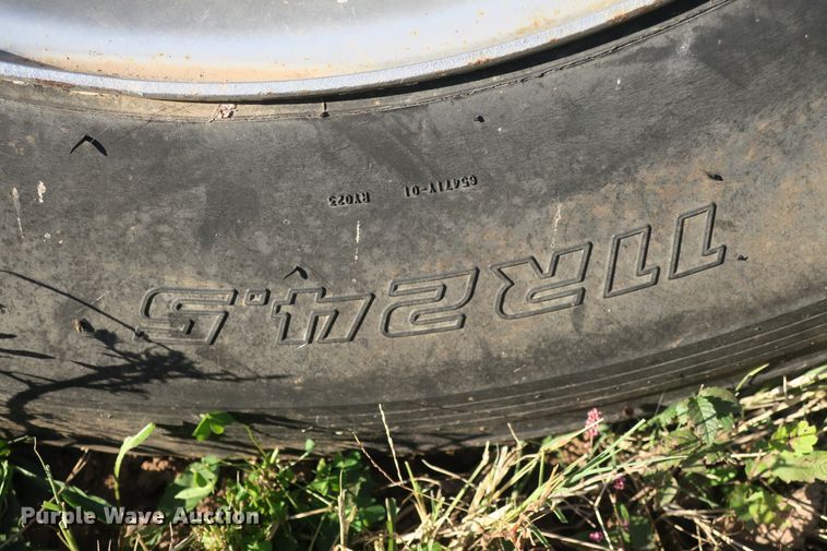 image for item DB10137 1981 Corn Husker 800 double hopper bottom grain trailer