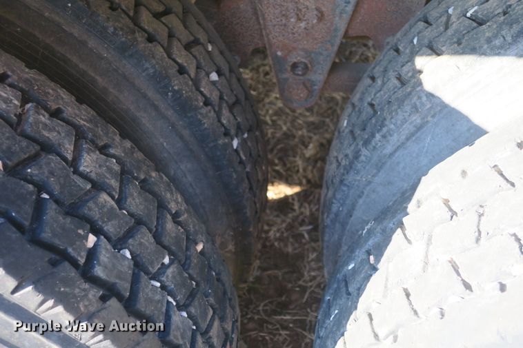 image for item DB10137 1981 Corn Husker 800 double hopper bottom grain trailer